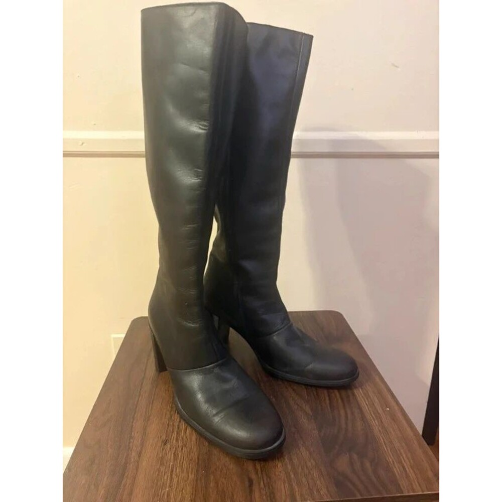 American Eagle Outfitters Leather Knee boots size 9